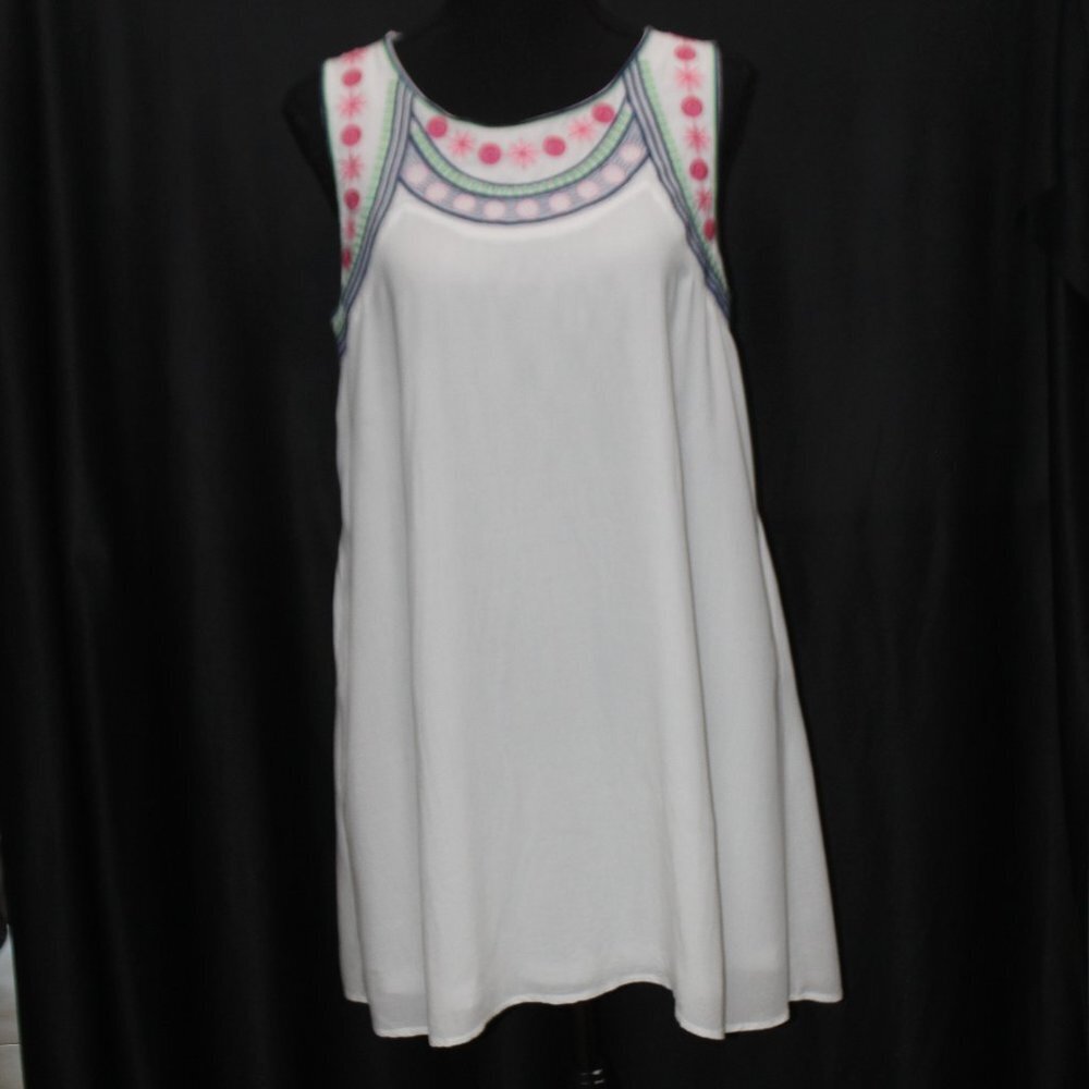 Jodifl White Rayon Embroidered Sleeveless Dress